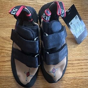 Adidas 5.10 kids climbing shoes never worn